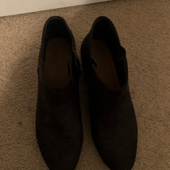 Black heal shoes - Picture 3 of 4